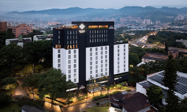 ファランダコレクションメデジン、Radisson個々のメンバー - コロンビー メデジン