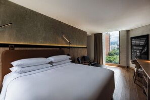 Suite, 1 King Bed, Non Smoking | Premium bedding, minibar, in-room safe, desk - Faranda Collection Medellin, a Member of Radisson Individuals (Medellín)