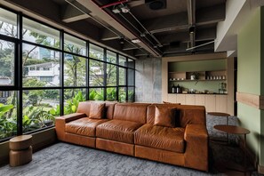 52-英寸电视（配备有线频道）