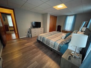 3 bedrooms, in-room safe, desk, iron/ironing board