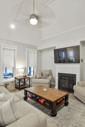 TV, fireplace