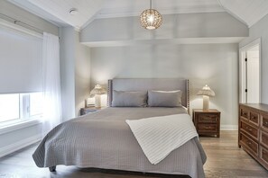 4 bedrooms, iron/ironing board, WiFi, bed sheets