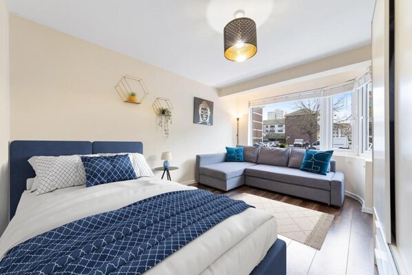 Studio | Iron/ironing board, free WiFi, bed sheets - Spacious Double Bed With Sofa Bed In Isleworth TW7 (Isleworth)