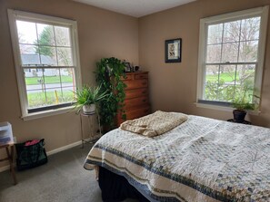 3 habitaciones, tabla de planchar con plancha, wifi y ropa de cama 