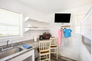 Private kitchen - Purple Heron 1 Bedroom Cottage - Purple Heron - One Bedroom Cottage (Freeport)