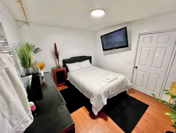 1 bedroom - Stylish Room near Downtown (Riverside)