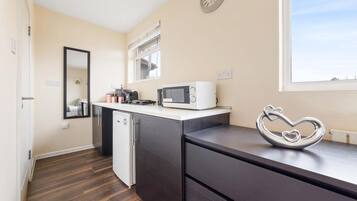 Studio | Private kitchen | Fridge, microwave, stovetop, electric kettle