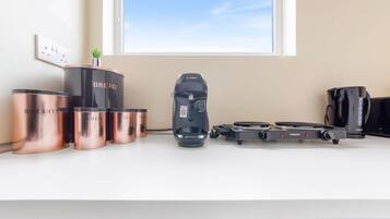 Studio | Private kitchen | Fridge, microwave, stovetop, electric kettle