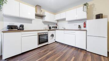 Studio | Private kitchen | Fridge, microwave, stovetop, electric kettle