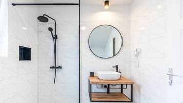 Shower, towels