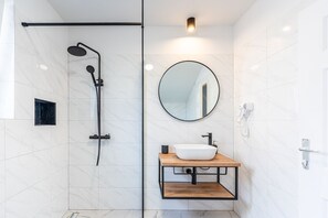 Shower, towels - Room in Cres with Seaview, Balcony, Air condition, WIFI (4249-6) (Cres)