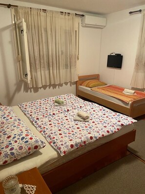 1 bedroom, free WiFi, bed sheets - Room in Sukošan with Balcony, Air condition, WIFI (5188-1) (Sukošan)