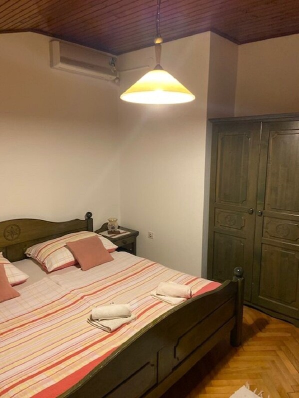 1 bedroom, free WiFi, bed sheets