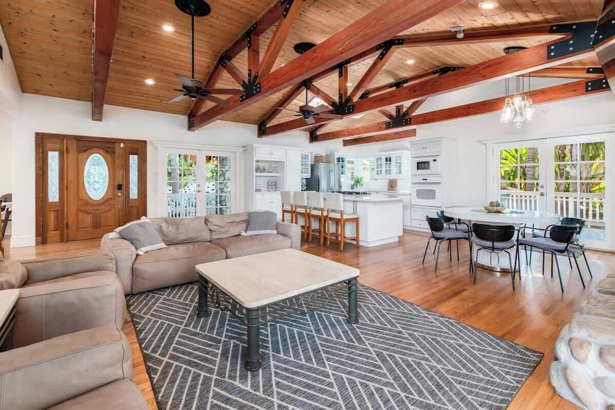 TV, fireplace, offices