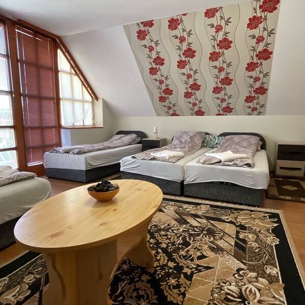 5 bedrooms, WiFi, bed sheets