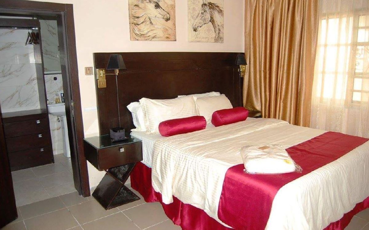 deluxe room | 1 bedroom, blackout curtains, soundproofing, iron/ironing board