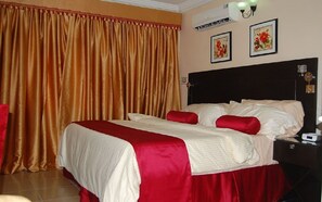 Executive Room | 1 bedroom, blackout curtains, soundproofing, iron/ironing board