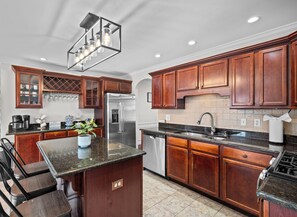 Fridge, microwave, oven, stovetop - Spacious 6BR Villa - Serene Scenic Mountain Escape

 (Bloomingburg)