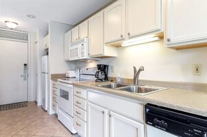 Condo | Cozinha privada | Geladeira, micro-ondas, panela elétrica de arroz