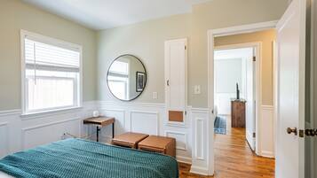 4 bedrooms, desk, iron/ironing board, WiFi