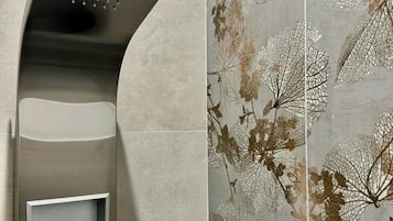 Luxury Room, 1 King Bed, Hot Tub | Bathroom | Eco-friendly toiletries, hair dryer, bidet, soap