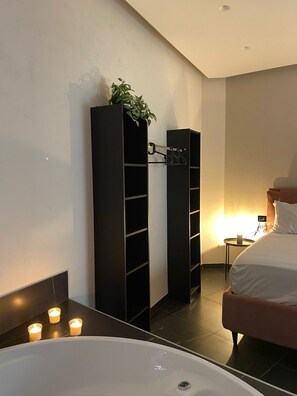 Luxury Room, 1 King Bed, Hot Tub