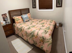Room - Near Monarch Butterfly Preserve, Sand Dunes and Pacific Ocean (Grover Beach)