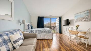 Condo | 1 bedroom, iron/ironing board, free WiFi