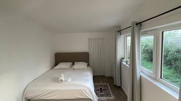 3 bedrooms, travel crib, free WiFi, bed sheets