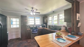 Frigorífic, microones, forn i placa de cuina