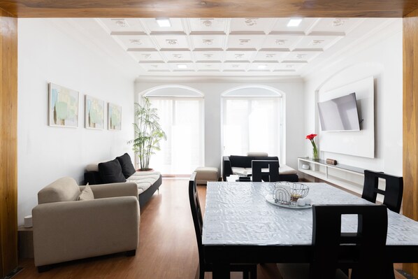 Dining - Luxe Suite Presidencial (Luis Cordero Cuenca)