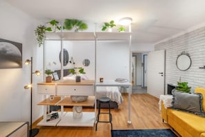 2 habitaciones, escritorio, tabla de planchar con plancha y wifi gratis