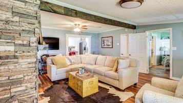 TV, fireplace, DVD player, books