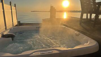 Bain à remous extérieur