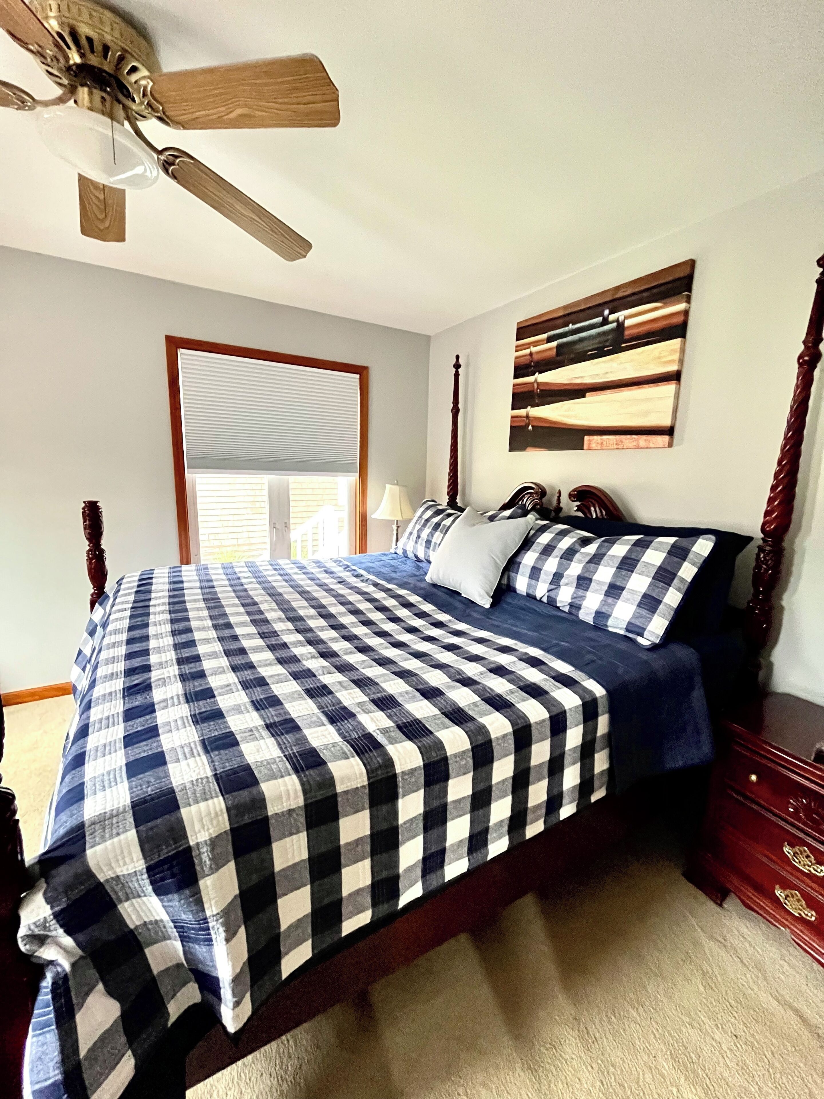 4 bedrooms, iron/ironing board, WiFi, bed sheets