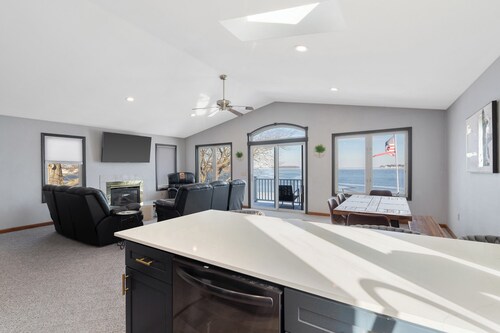 Bay-breeze Inn on Oneida Lake!