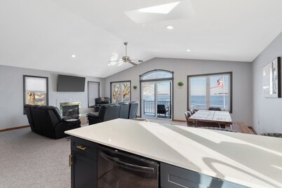 Bay-breeze Inn on Oneida Lake!