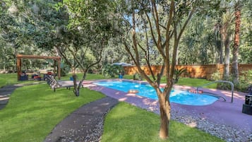 Een verwarmd zwembad