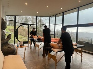 Sauna, Whirlpool, Körperbehandlungen, Aromatherapie, Entgiftungswickel