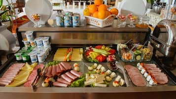 Desayuno buffet (EUR 10 por persona)