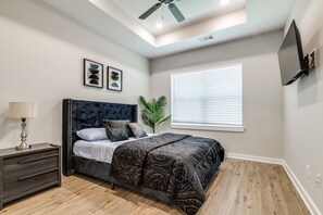 2 bedrooms, iron/ironing board, free WiFi, bed sheets