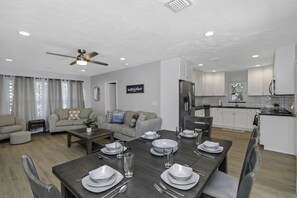 Interior - Spacious,Family Friendly 4BR Home, Enclosed Pool, Minutes 2 Beach! (Largo)