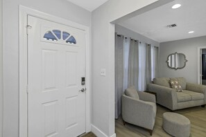 Interior - Spacious,Family Friendly 4BR Home, Enclosed Pool, Minutes 2 Beach! (Largo)