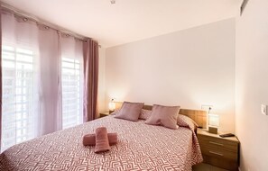 1 slaapkamer, een strijkplank/strijkijzer, wifi, beddengoed