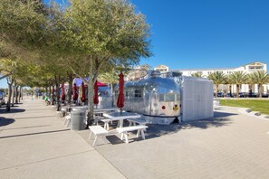 Outdoor dining - On 30A - Walk to Seaside - Steps to the Beach (Santa Rosa Beach)