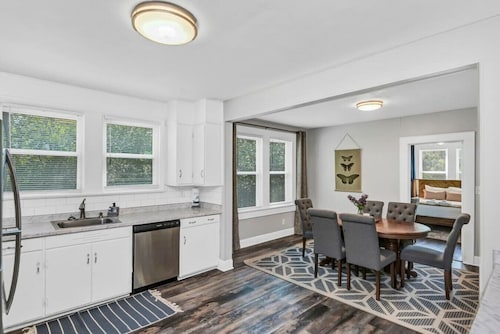 Revamped 3BR Oasis on Forest Dr