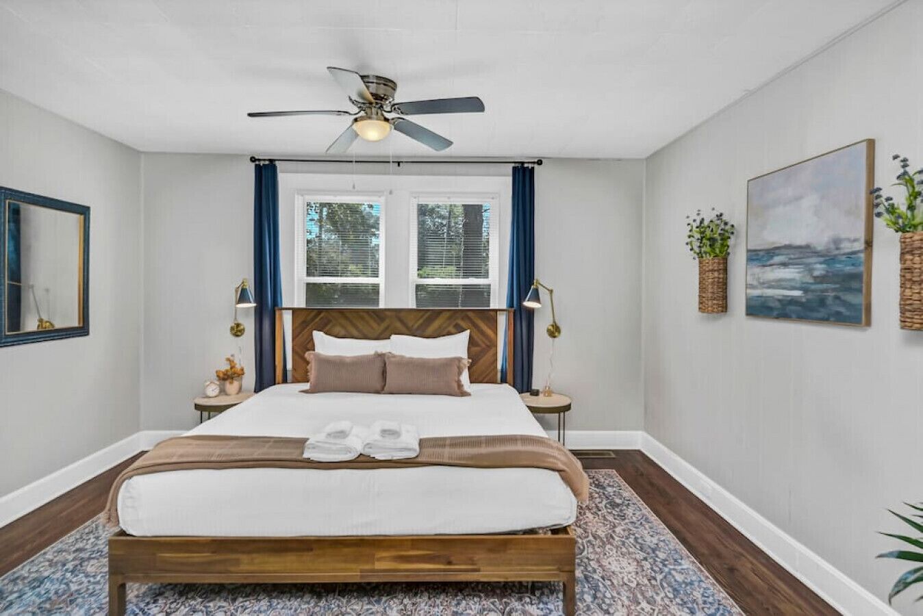 3 chambres, bureau, fer et planche à repasser, lit parapluie