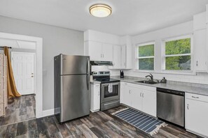 Fridge, oven, stovetop, dishwasher - Revamped 3BR Oasis on Forest Dr (Columbia)