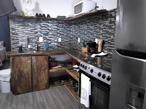 Fridge, microwave, oven, stovetop - La Casita @ The Blue Bahia Resort in Sandy Bay (Roatan)