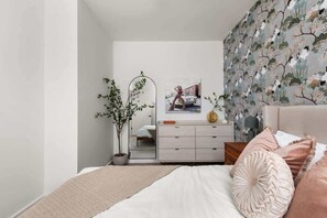 3 bedrooms, iron/ironing board, free WiFi, bed sheets